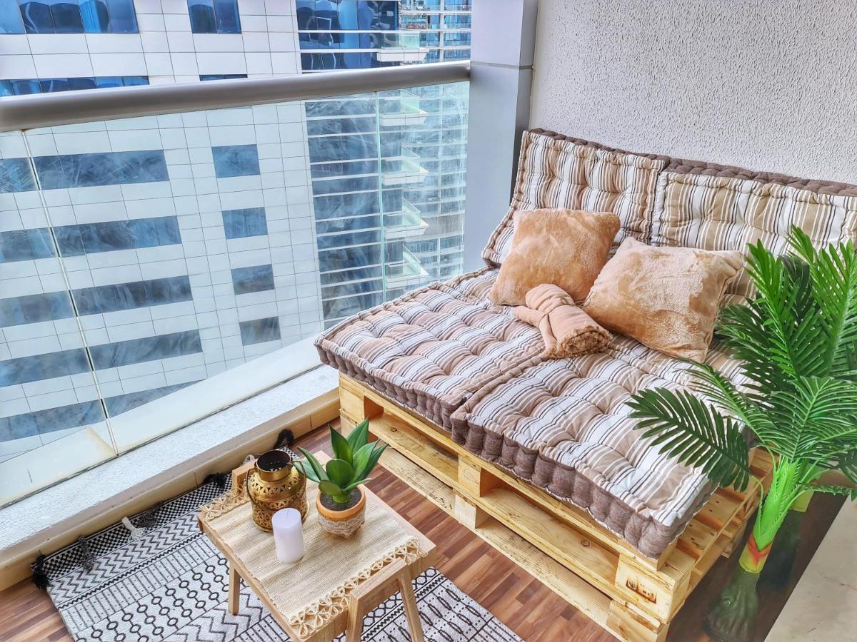 Green Sky Holiday With Shared Kitchen And Lounge Privatunterkunft Dubai