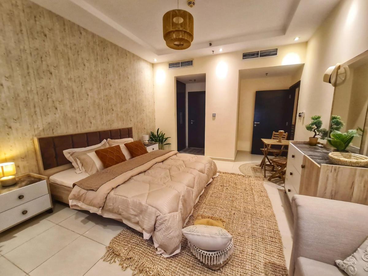 Green Sky Holiday With Shared Kitchen And Lounge Privatunterkunft