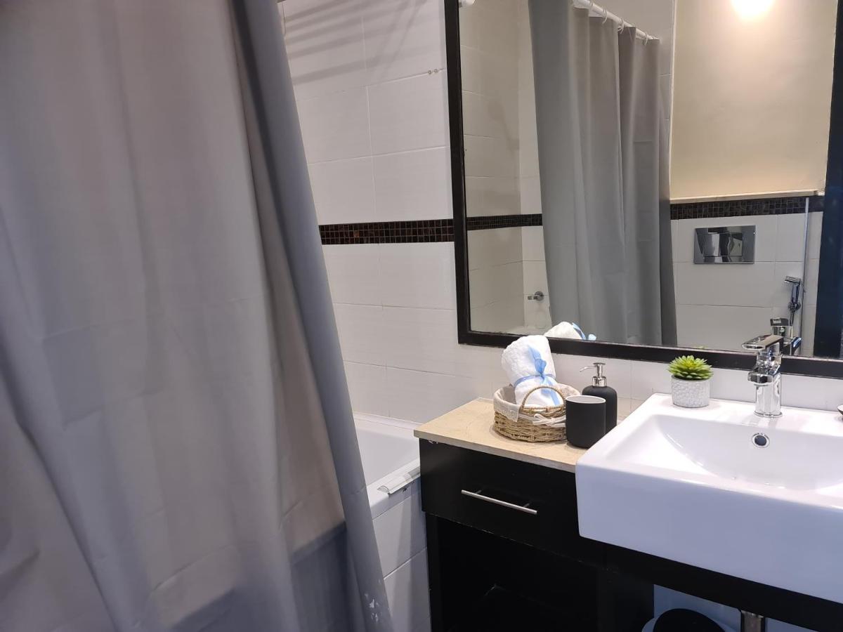 Green Sky Holiday With Shared Kitchen And Lounge Privatunterkunft