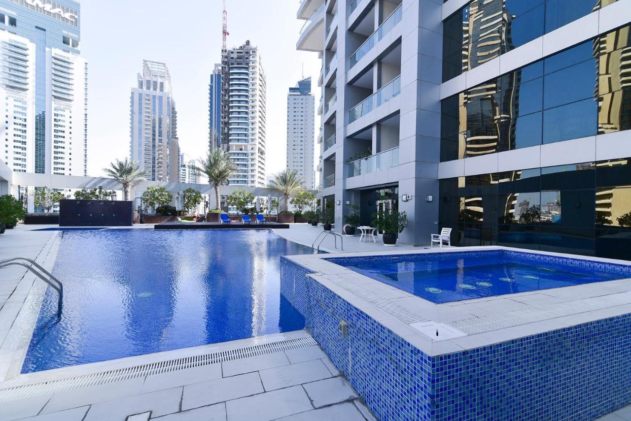 Green Sky Holiday With Shared Kitchen And Lounge Privatunterkunft Dubai